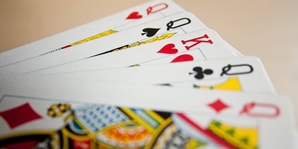 How many people can play poker? Full ring poker vs. shorthanded poker