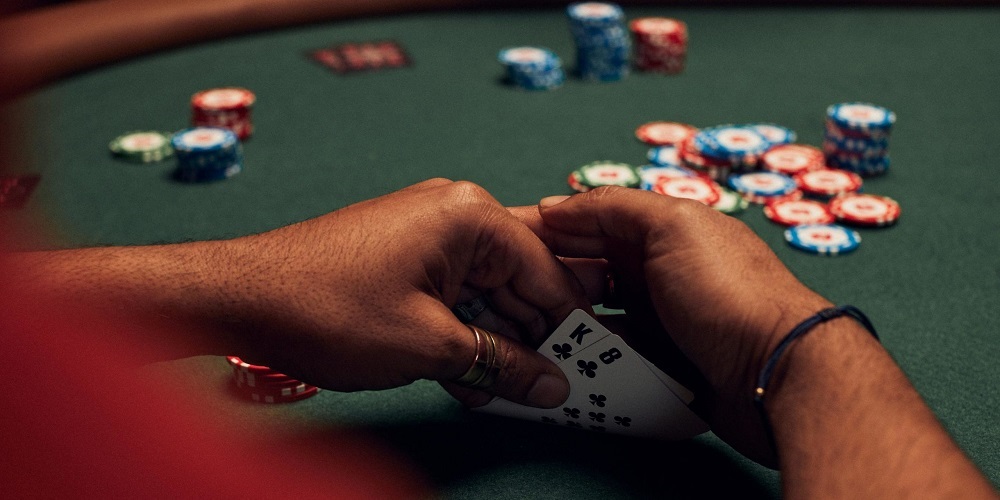 https://easypokerapps.com/wp-content/uploads/how-to-avoid-being-quartered-in-pot-limit-omaha-high-low.jpg