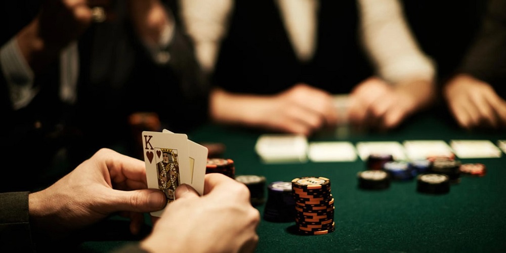 Asociación en la mesa de póquer